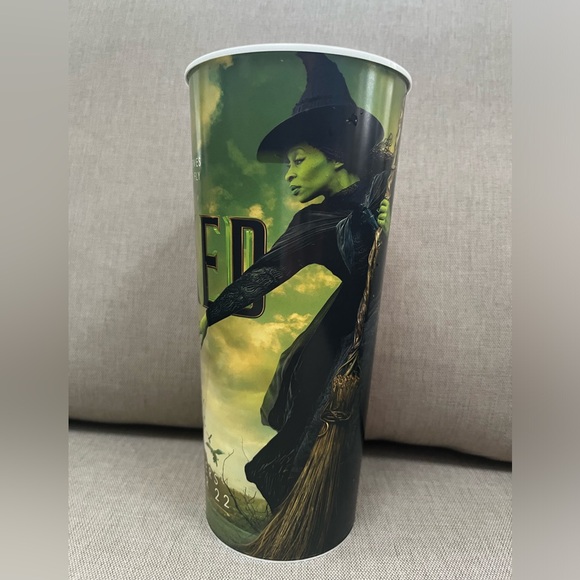 Wicked Movie Theater Exclusive Plastic Cup 💚🩷 - Picture 2 of 3